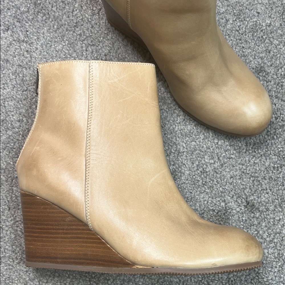 Wedge Ankle Boots New Light Fawn Tan Rounded Toe Wood Stacked Heel Size 9.5